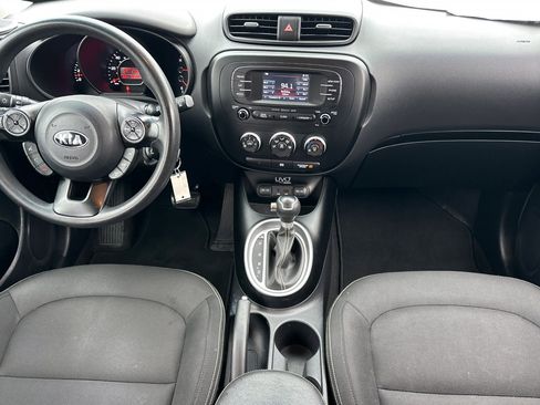 Used 2015 Kia Soul + image 12