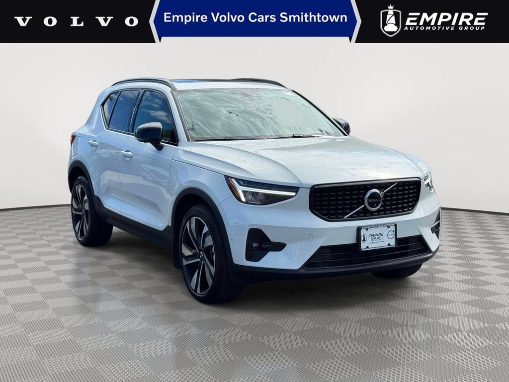Used 2026 Volvo XC40 B5 Plus w/ Protection Package Premier AWD/4WD image 1