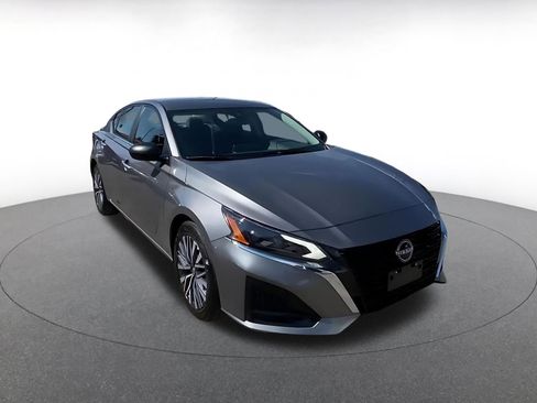 Used 2025 Nissan Altima 2.5 SV image 3