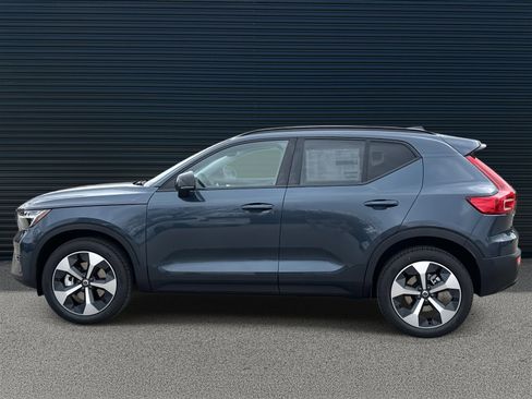 New 2026 Volvo XC40 B5 Plus w/ Climate Package image 8