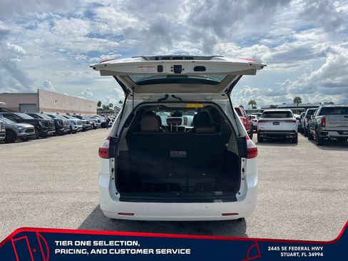 Used 2018 Toyota Sienna Limited Premium FWD image 17