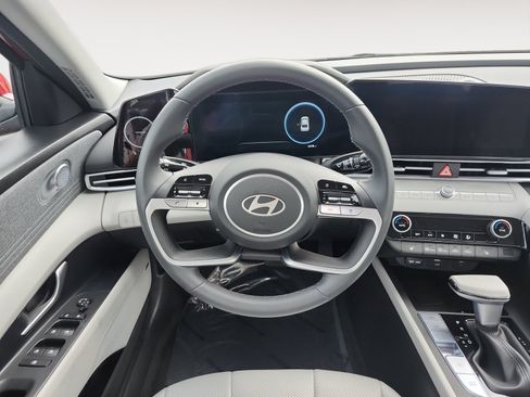 Used 2026 Hyundai Elantra Limited FWD image 13
