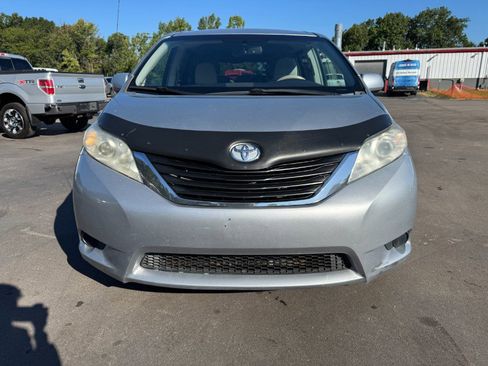 Used 2013 Toyota Sienna LE image 8