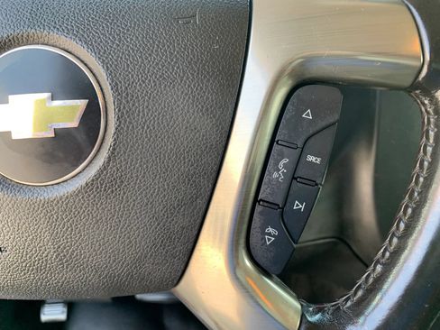 Used 2018 Chevrolet Express 2500 w/ Driver Convenience Package RWD image 11