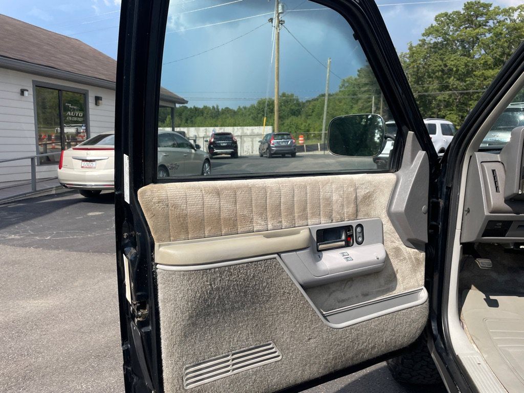 Used 1992 GMC Yukon 4WD 2-Door image 11