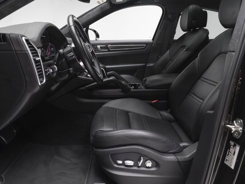 Used 2021 Porsche Cayenne GTS image 15