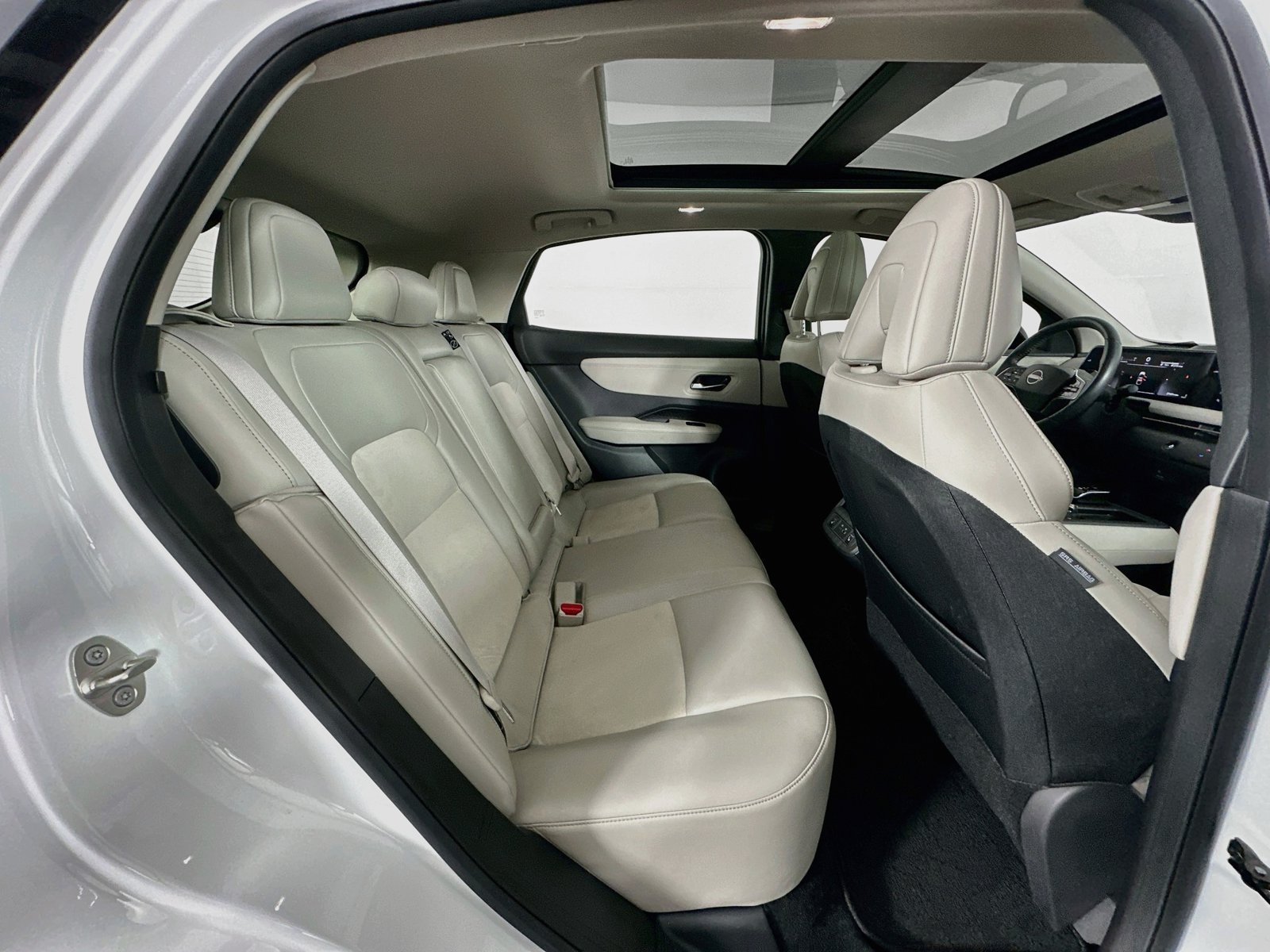 Used 2024 Nissan Ariya FWD image 28