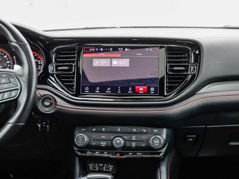 Used 2024 Dodge Durango GT RWD image 16