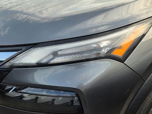 Used 2024 Nissan Rogue SV image 10