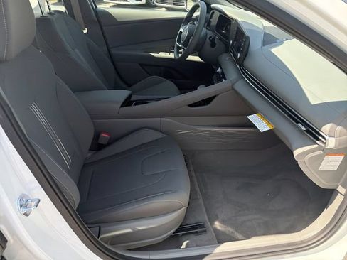 New 2026 Hyundai Elantra Hybrid FWD image 15