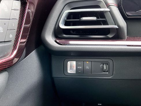 Used 2024 Chevrolet Traverse RS FWD image 36
