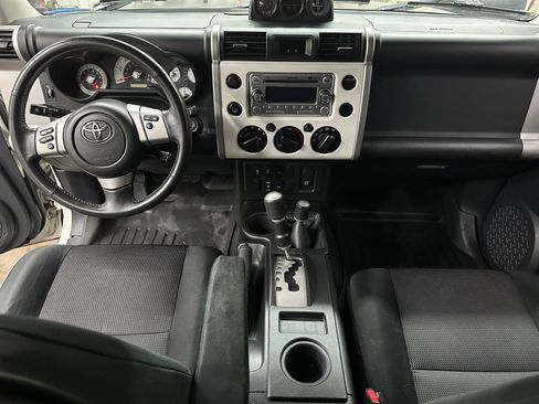 Used 2011 Toyota FJ Cruiser Sport Utility 2D image 10