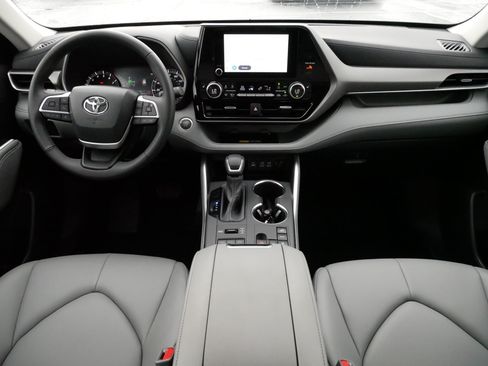 Certified 2026 Toyota Highlander XLE AWD/4WD image 10