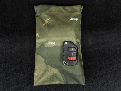 Used 2025 Jeep Wrangler Unlimited Sahara w/ Safety Group AWD/4WD image 43