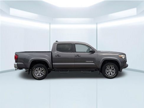 Used 2018 Toyota Tacoma SR5 RWD image 7