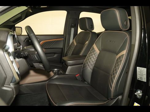 Used 2023 GMC Canyon Denali image 28