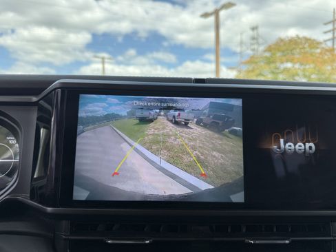 Used 2024 Jeep Wrangler Unlimited Rubicon 4xe image 20