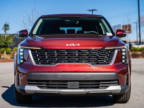 Used 2025 Kia Sorento LX image 2