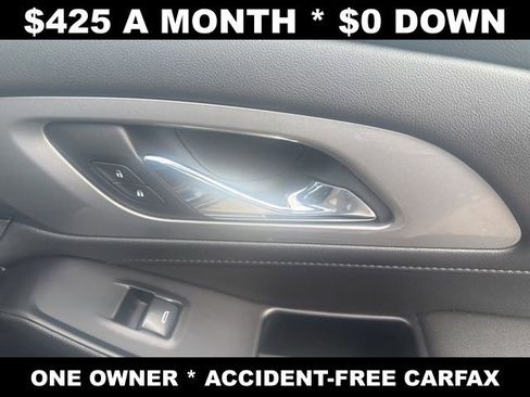 Used 2023 Chevrolet Traverse LT image 29
