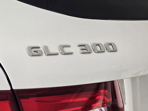 Used 2018 Mercedes-Benz GLC 300 4MATIC image 11