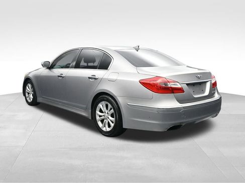 Used 2013 Hyundai Genesis 3.8 RWD image 3