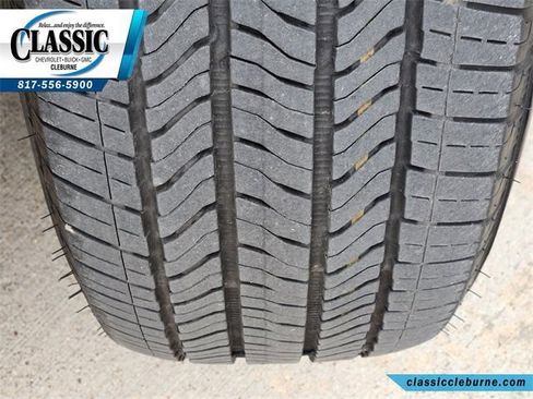 Used 2025 GMC Acadia Elevation image 13