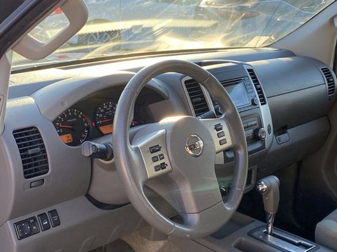 Used 2015 Nissan Frontier SV image 10
