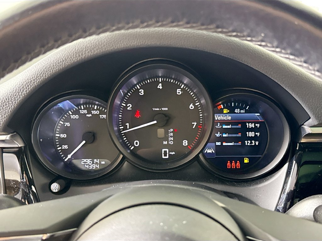 Certified 2023 Porsche Macan AWD/4WD image 13