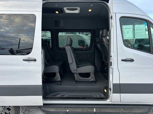 Used 2021 Freightliner Sprinter 2500 image 12