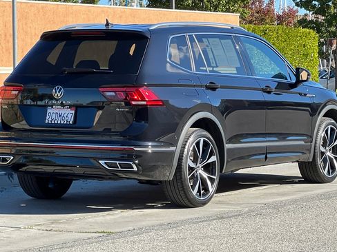 Certified 2022 Volkswagen Tiguan SEL R-Line image 4