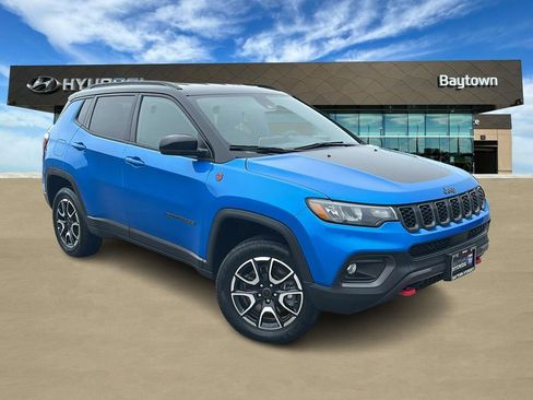 Used 2025 Jeep Compass Trailhawk AWD/4WD image 1