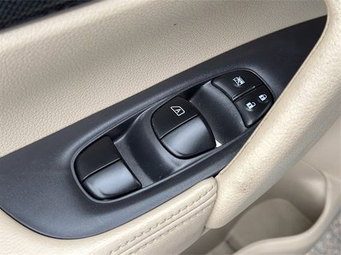 Used 2015 Nissan Rogue SL w/ SL Premium Package image 23