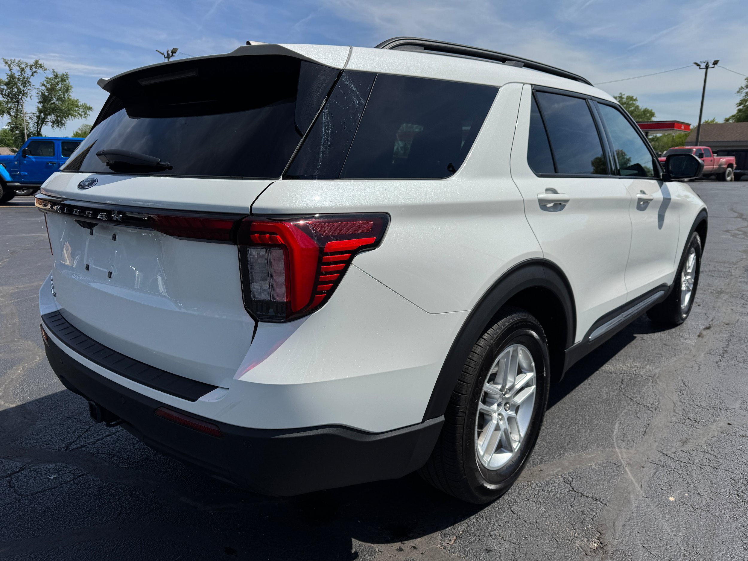 Used 2025 Ford Explorer Active RWD image 7