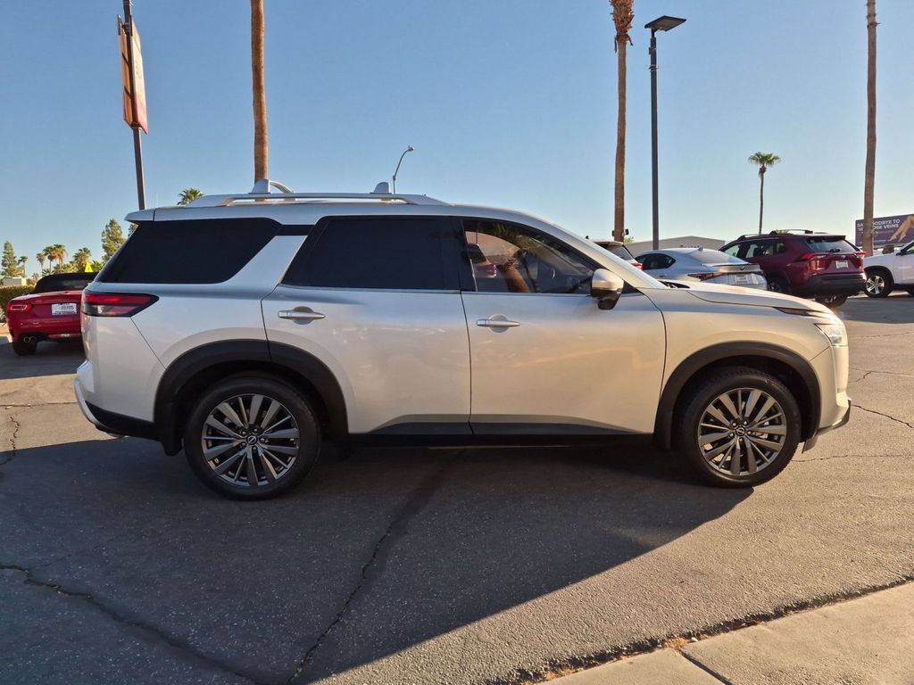 Used 2022 Nissan Pathfinder SL w/ SL Premium Package FWD image 5