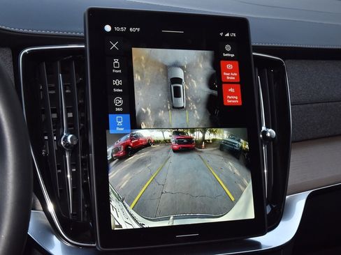 Used 2025 Volvo XC90 B6 Plus image 29