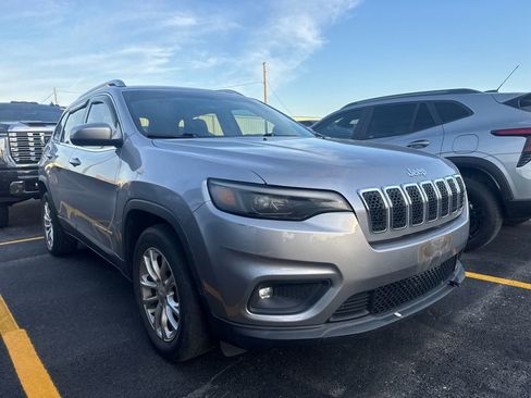 Used 2019 Jeep Cherokee Latitude w/ Popular Appearance Group FWD image 3