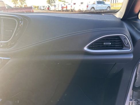 New 2026 Chrysler Pacifica Select image 59