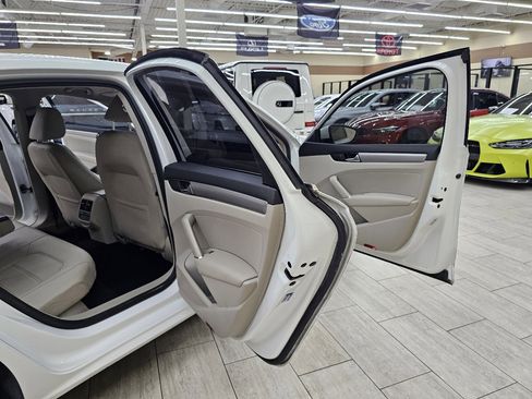 Used 2021 Volkswagen Passat 2.0T SE image 15