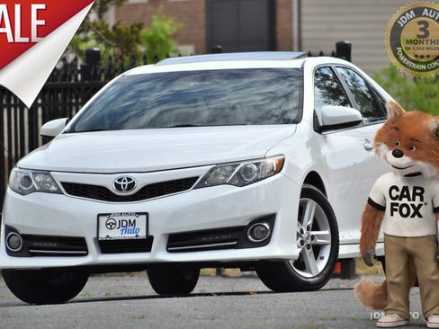 Used 2014 Toyota Camry SE w/ Moonroof Package image 1