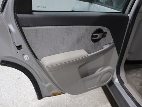 Used 2006 Chevrolet Equinox LS AWD/4WD image 17