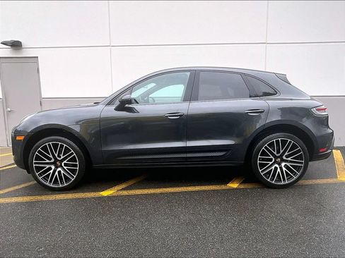 Certified 2023 Porsche Macan AWD/4WD image 2