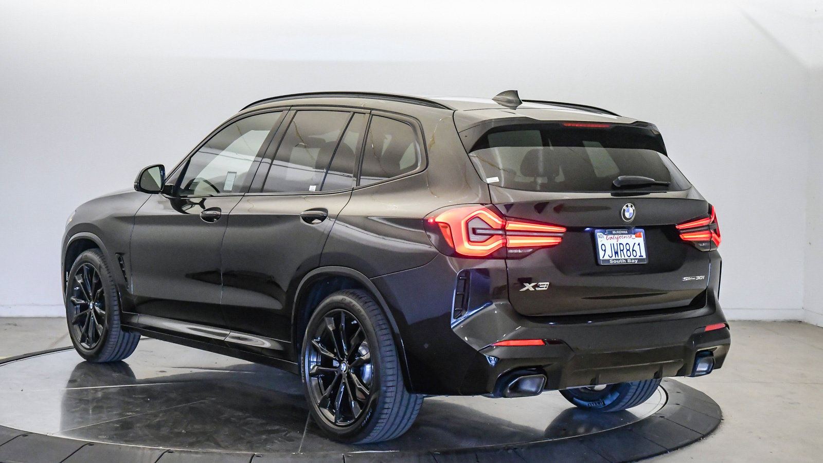 Certified 2024 BMW X3 sDrive30i w/ M Sport Package RWD image 2