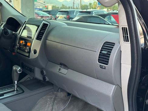 Used 2014 Nissan Frontier SV w/ SV Value Truck Package RWD image 18