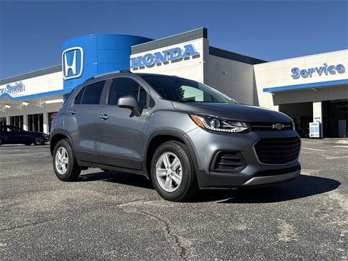Used 2019 Chevrolet Trax LT w/ LT Convenience Package image 2