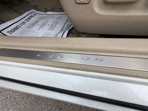 Used 2011 Toyota Avalon Limited image 10