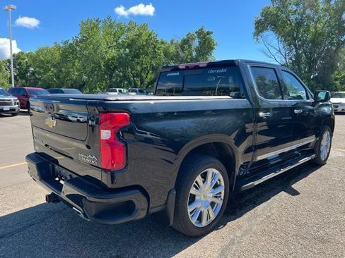 Used 2025 Chevrolet Silverado 1500 High Country w/ High Country Premium Package AWD/4WD image 8