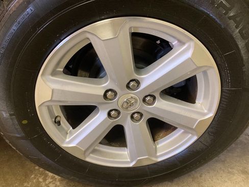 Used 2010 Toyota Highlander 2WD image 4