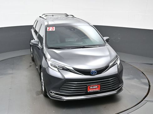 Used 2025 Toyota Sienna Limited AWD/4WD image 37