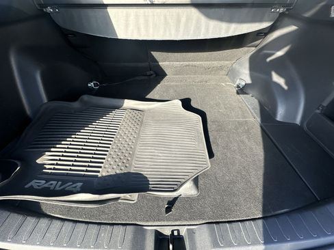 Used 2020 Toyota RAV4 LE image 21