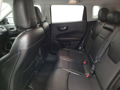 Used 2018 Jeep Compass Latitude w/ Safe & Security Group AWD/4WD image 18